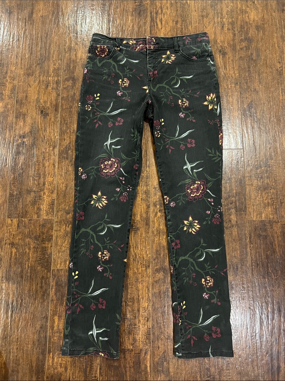 Bandolino Women’s 6 Dark Floral Skinny Jeans Burgundy green black